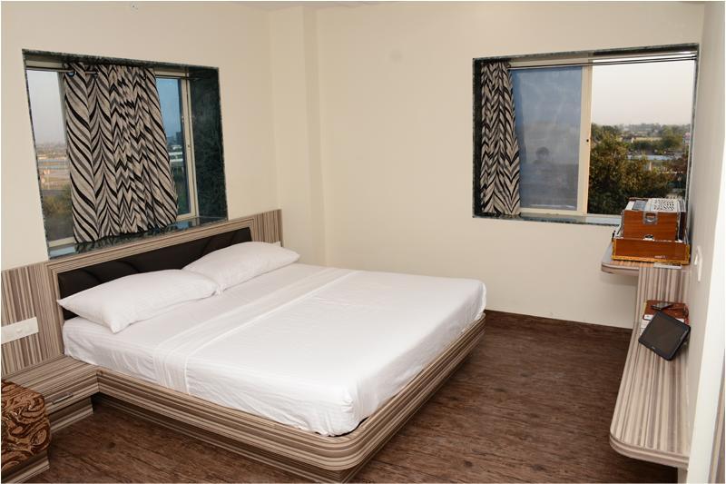 Hotel Siddhant Индор Екстериор снимка